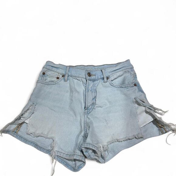 American Eagle Outfitters Pants - 100% cotton American Eagle High-waisted light wash denim shorts with frayed hems